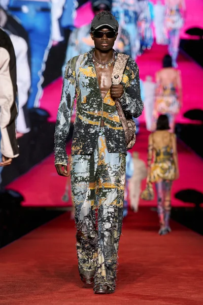 Look 60